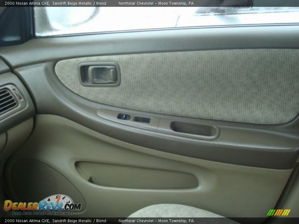 2000 Nissan Altima GXE Sandrift Beige Metallic / Blond Photo #12