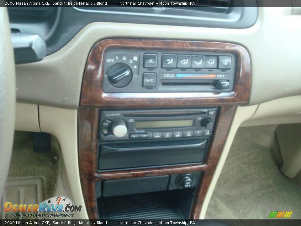 2000 Nissan Altima GXE Sandrift Beige Metallic / Blond Photo #13