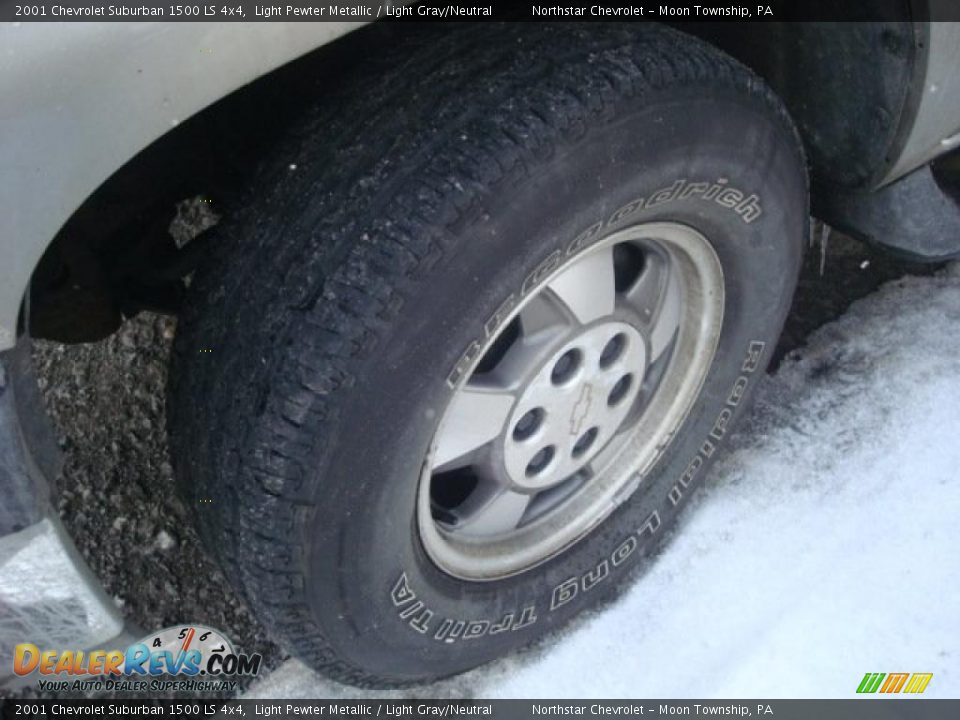 2001 Chevrolet Suburban 1500 LS 4x4 Light Pewter Metallic / Light Gray/Neutral Photo #4