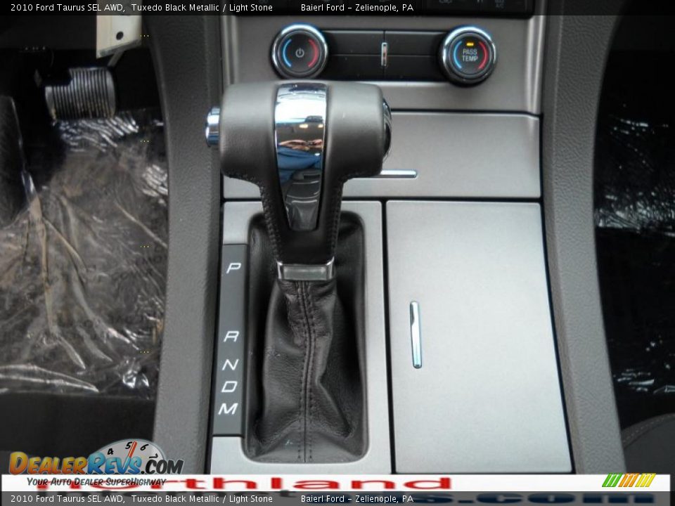 2010 Ford Taurus SEL AWD Tuxedo Black Metallic / Light Stone Photo #18