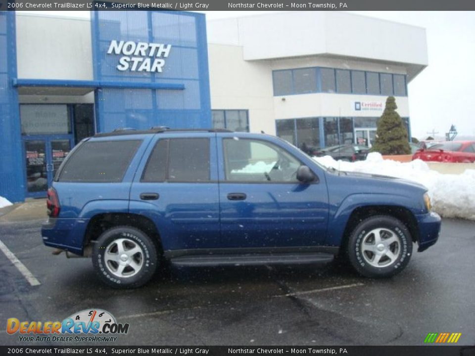2006 Chevrolet TrailBlazer LS 4x4 Superior Blue Metallic / Light Gray Photo #2