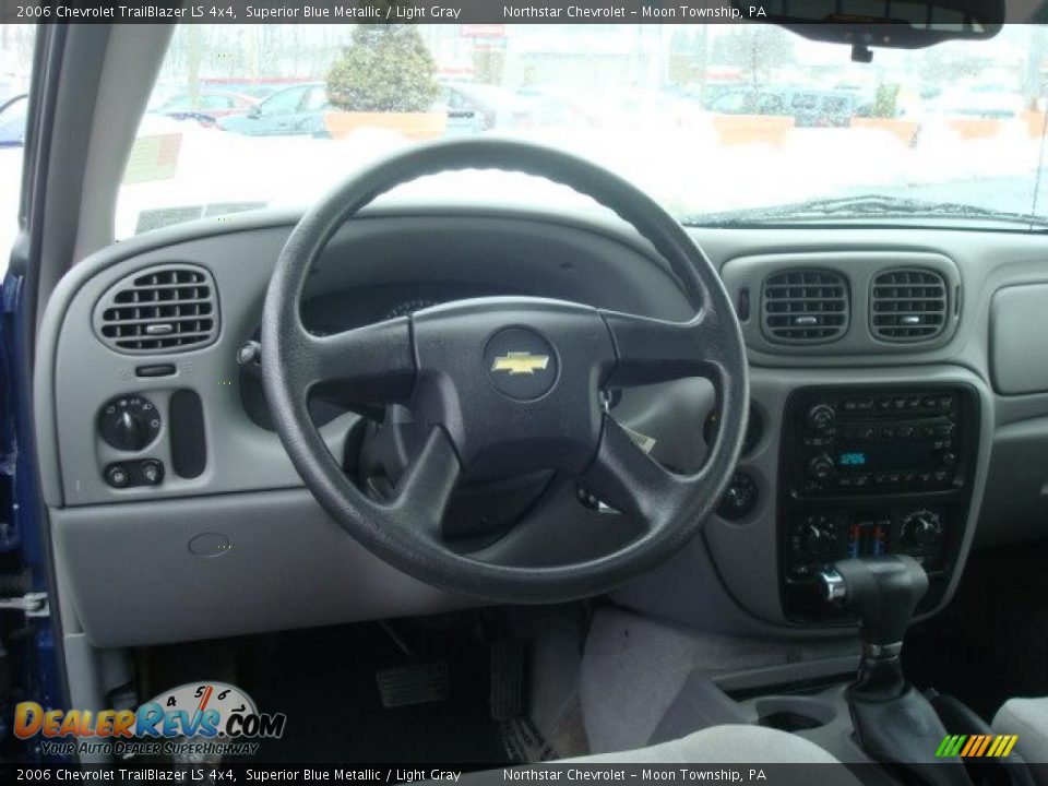 2006 Chevrolet TrailBlazer LS 4x4 Superior Blue Metallic / Light Gray Photo #12