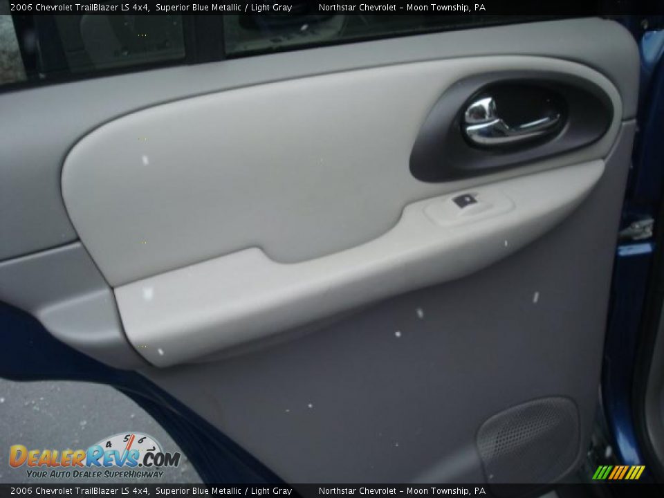 2006 Chevrolet TrailBlazer LS 4x4 Superior Blue Metallic / Light Gray Photo #13