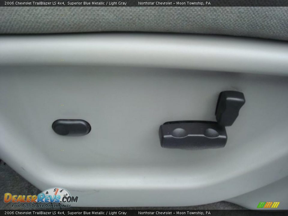 2006 Chevrolet TrailBlazer LS 4x4 Superior Blue Metallic / Light Gray Photo #15