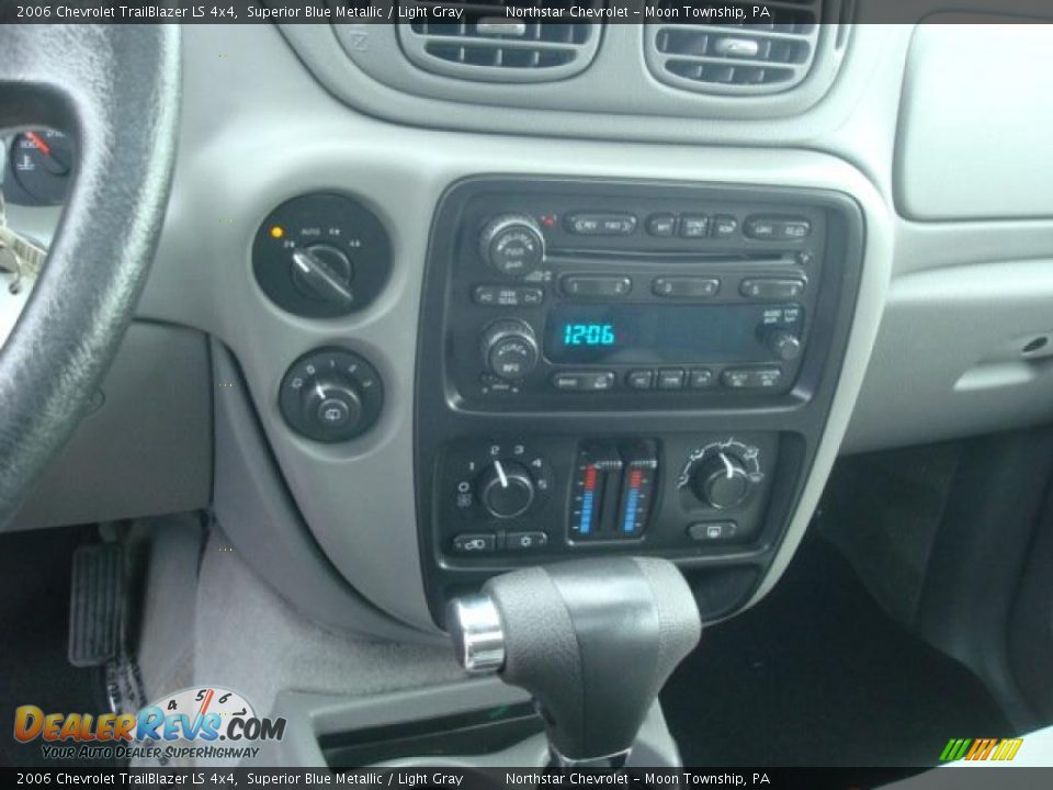 2006 Chevrolet TrailBlazer LS 4x4 Superior Blue Metallic / Light Gray Photo #18