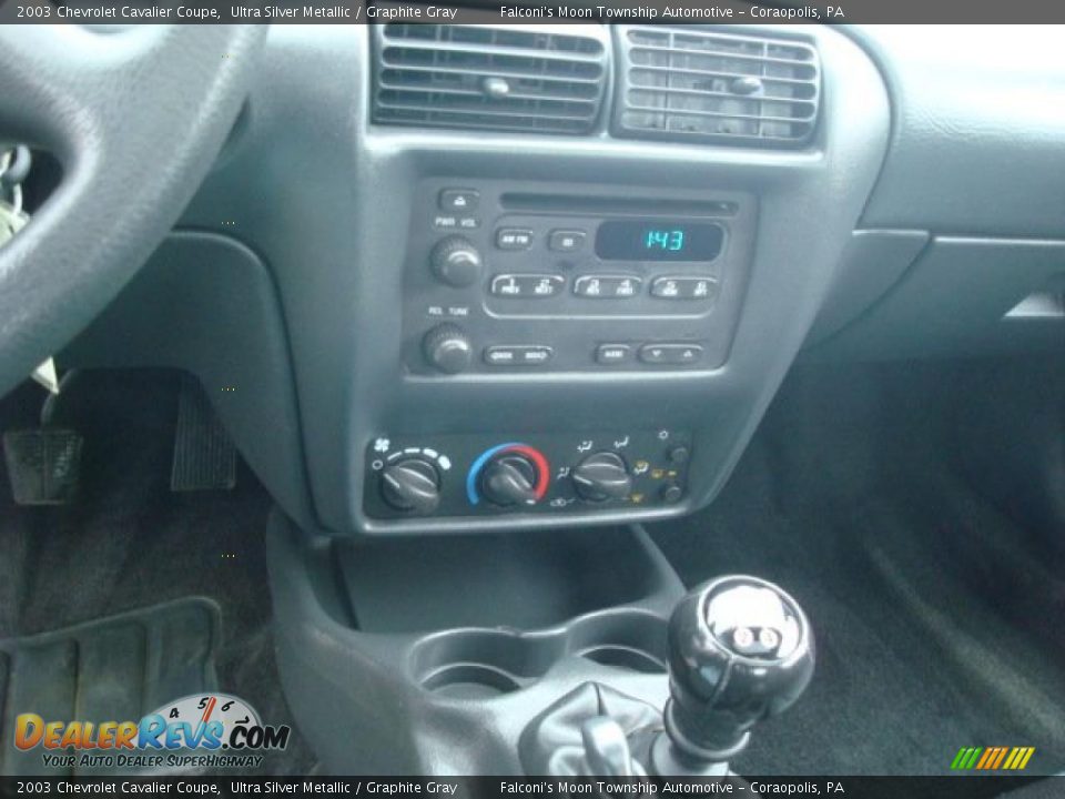 2003 Chevrolet Cavalier Coupe Ultra Silver Metallic / Graphite Gray Photo #13