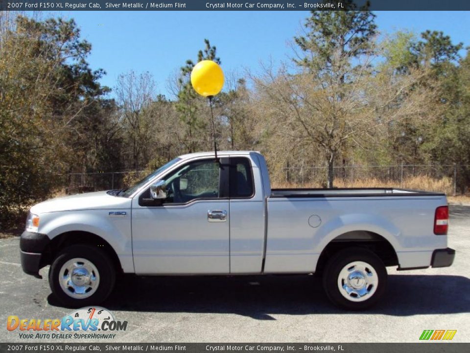 2007 Ford F150 XL Regular Cab Silver Metallic / Medium Flint Photo #2