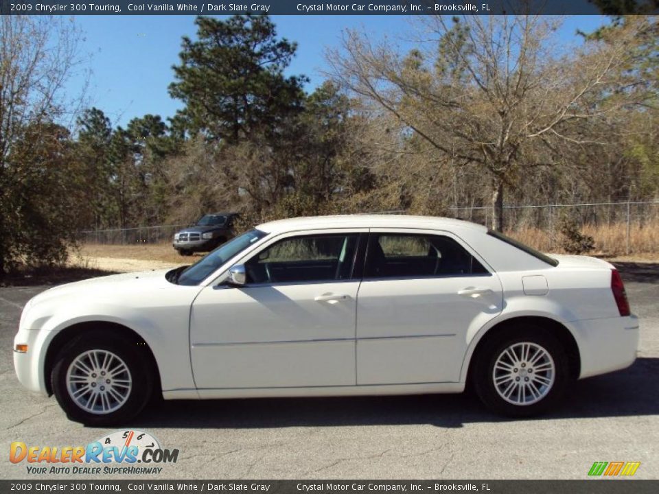2009 Chrysler 300 Touring Cool Vanilla White / Dark Slate Gray Photo #2