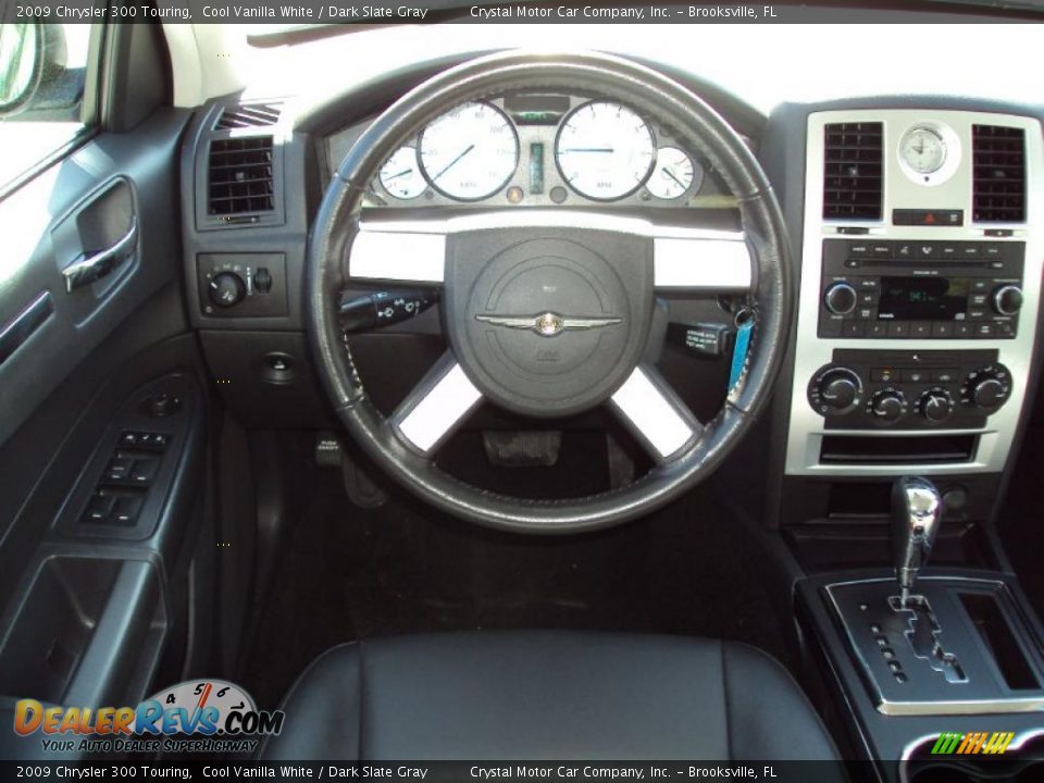 2009 Chrysler 300 Touring Cool Vanilla White / Dark Slate Gray Photo #6