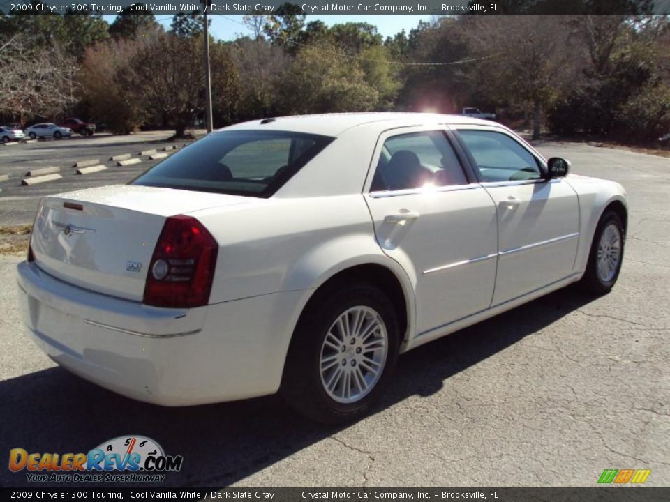 2009 Chrysler 300 Touring Cool Vanilla White / Dark Slate Gray Photo #8