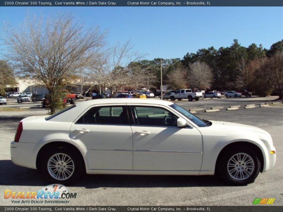 2009 Chrysler 300 Touring Cool Vanilla White / Dark Slate Gray Photo #9