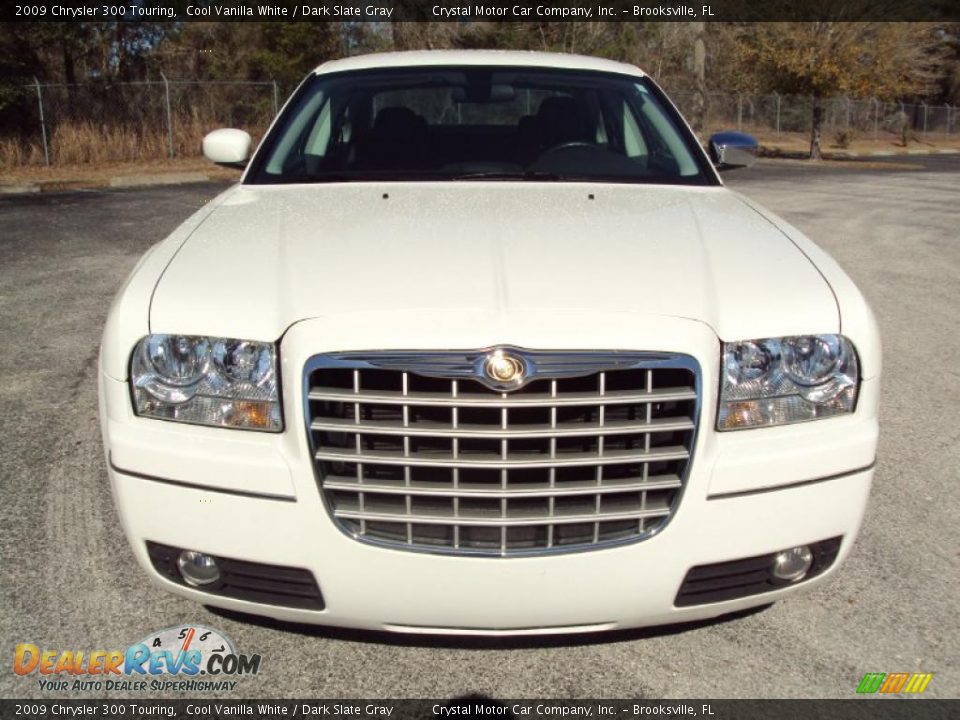 2009 Chrysler 300 Touring Cool Vanilla White / Dark Slate Gray Photo #13