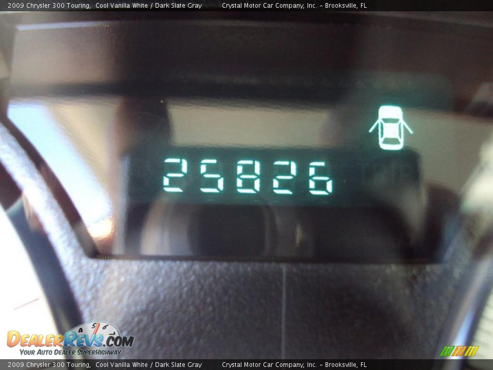 2009 Chrysler 300 Touring Cool Vanilla White / Dark Slate Gray Photo #18