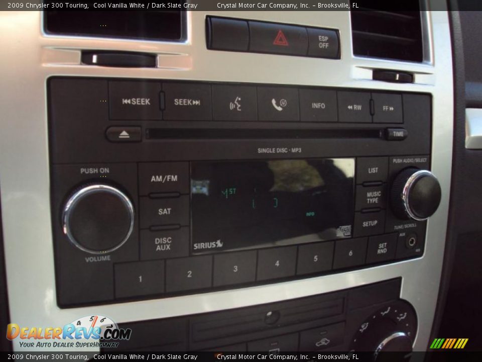 2009 Chrysler 300 Touring Cool Vanilla White / Dark Slate Gray Photo #19
