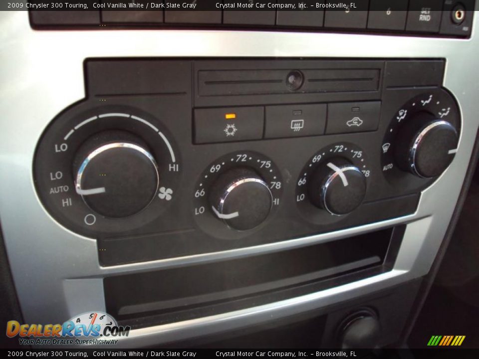 2009 Chrysler 300 Touring Cool Vanilla White / Dark Slate Gray Photo #20