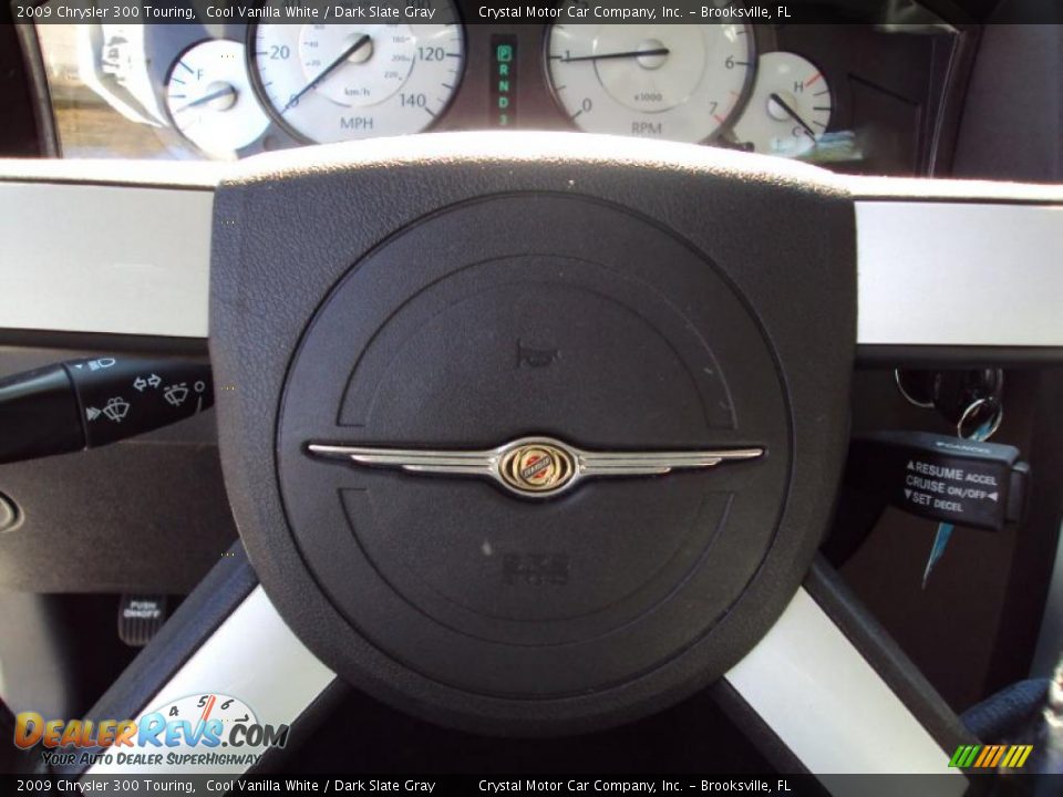 2009 Chrysler 300 Touring Cool Vanilla White / Dark Slate Gray Photo #21