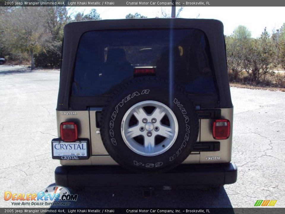2005 Jeep Wrangler Unlimited 4x4 Light Khaki Metallic / Khaki Photo #7