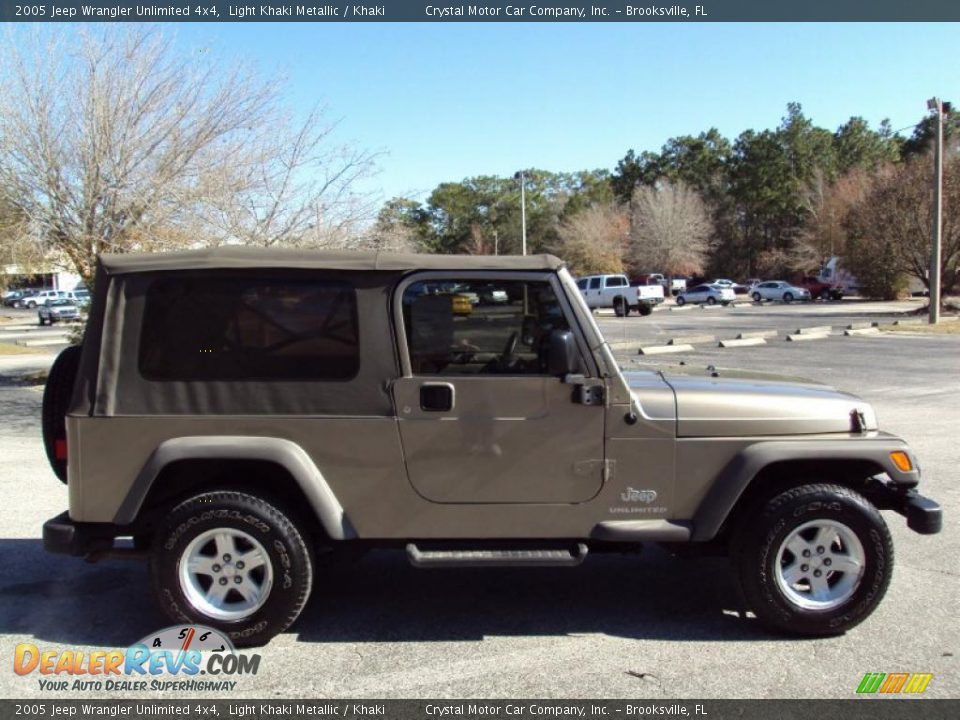 2005 Jeep Wrangler Unlimited 4x4 Light Khaki Metallic / Khaki Photo #9