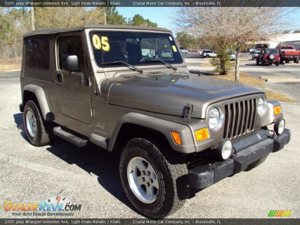 2005 Jeep Wrangler Unlimited 4x4 Light Khaki Metallic / Khaki Photo #10