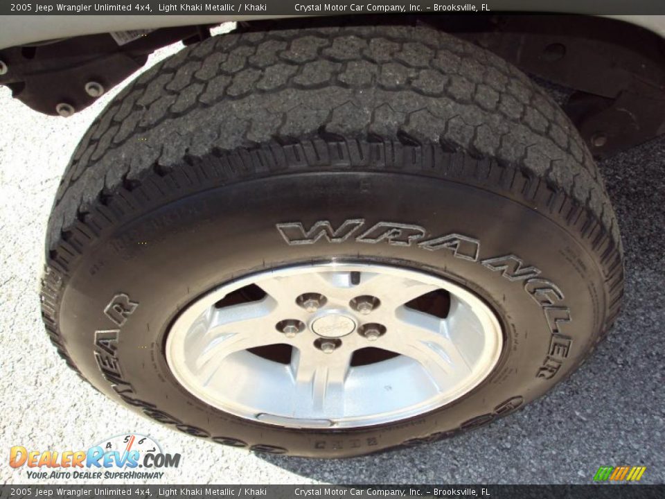 2005 Jeep Wrangler Unlimited 4x4 Light Khaki Metallic / Khaki Photo #13