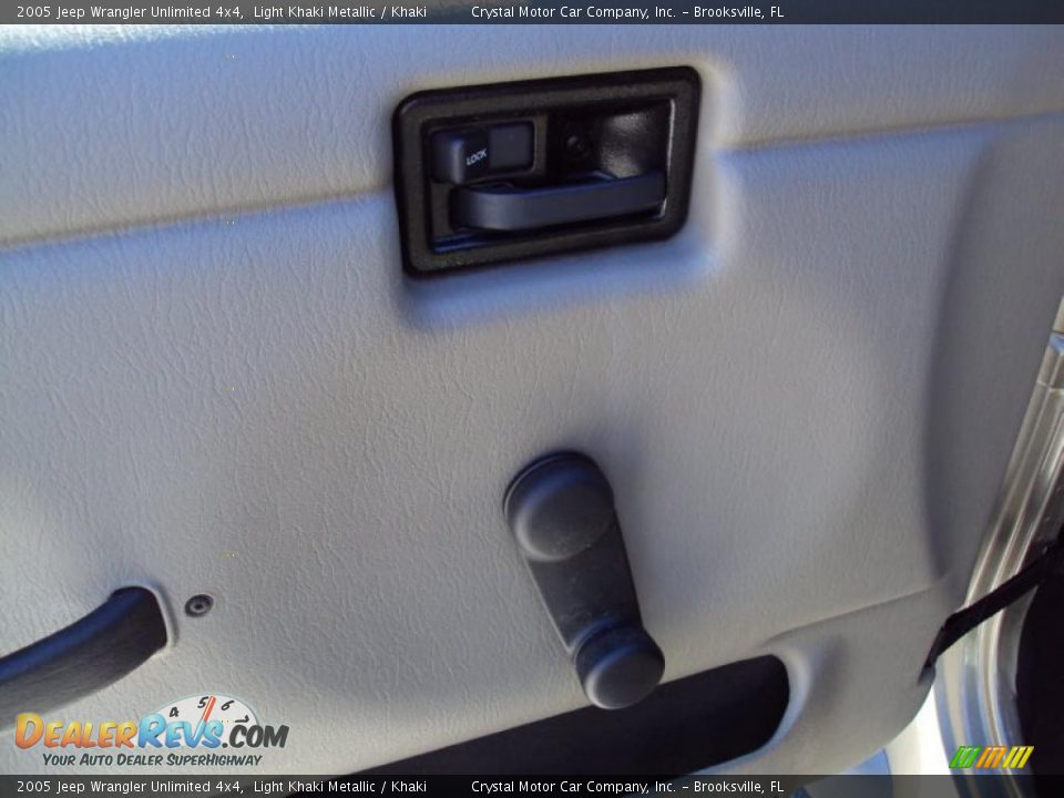 2005 Jeep Wrangler Unlimited 4x4 Light Khaki Metallic / Khaki Photo #16
