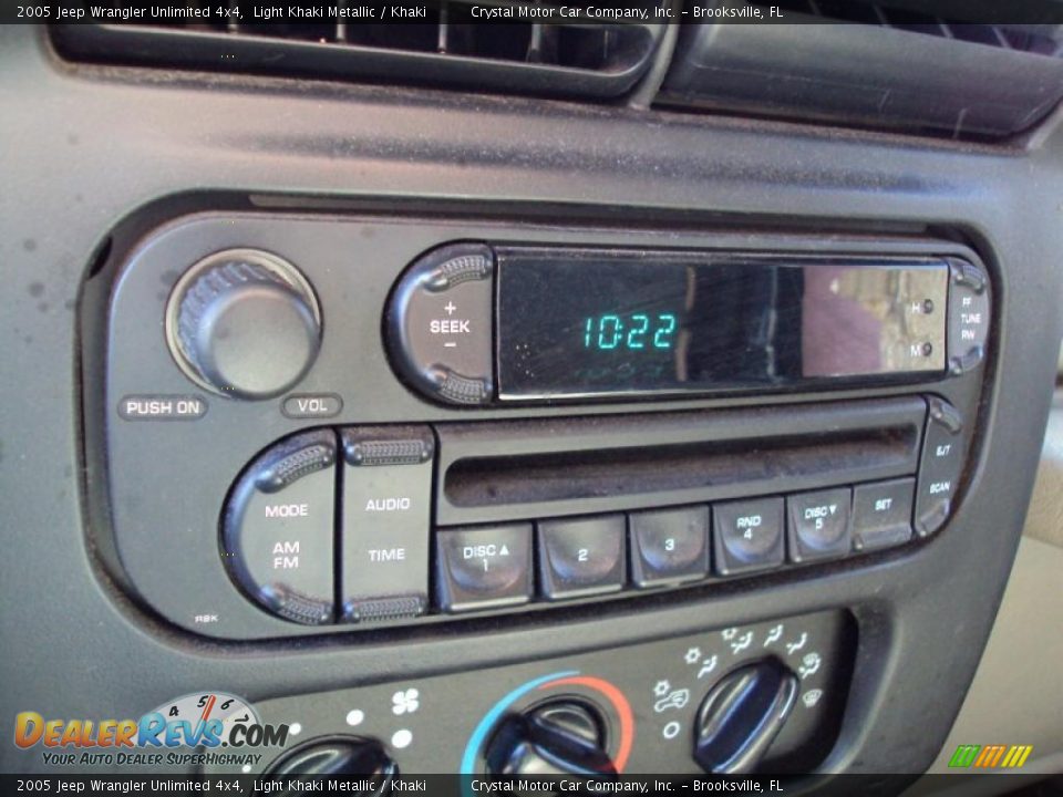 2005 Jeep Wrangler Unlimited 4x4 Light Khaki Metallic / Khaki Photo #18