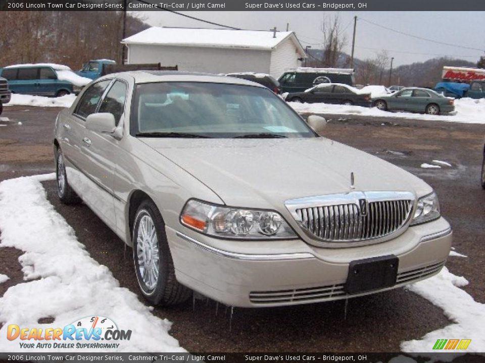 2006 Lincoln Town Car Designer Series Cashmere TriCoat / Light Camel