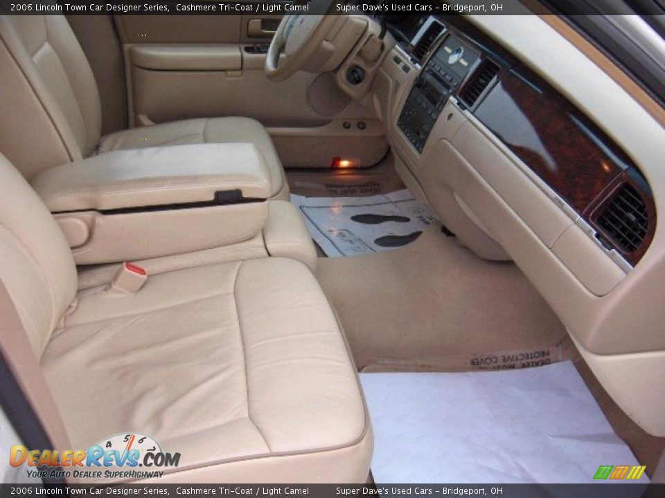 2006 Lincoln Town Car Designer Series Cashmere Tri-Coat / Light Camel Photo #11