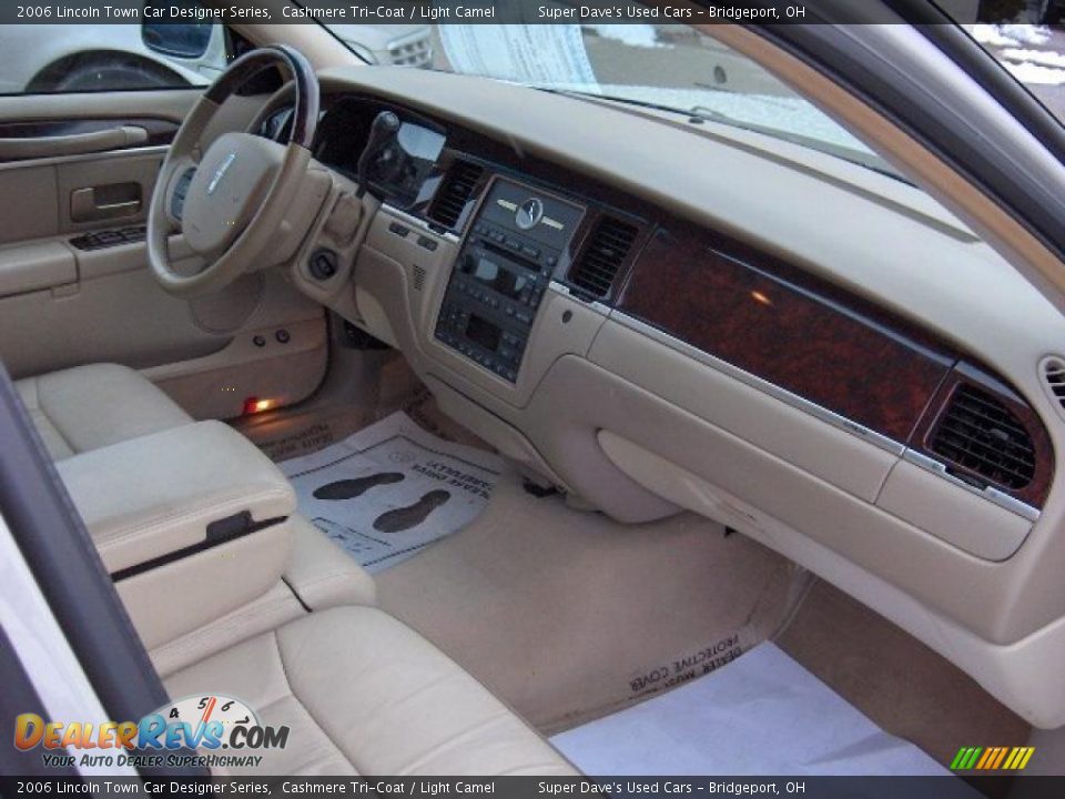 2006 Lincoln Town Car Designer Series Cashmere Tri-Coat / Light Camel Photo #12