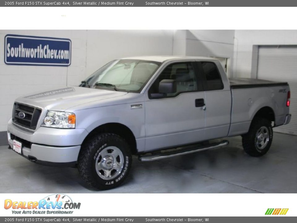 2005 Ford F150 STX SuperCab 4x4 Silver Metallic / Medium Flint Grey Photo #1