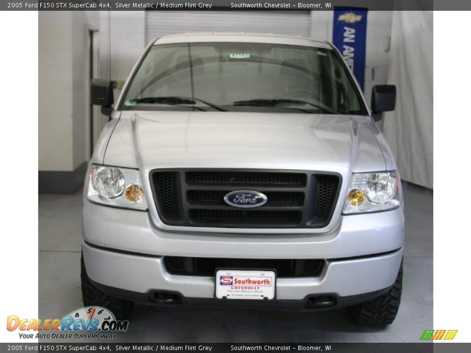 2005 Ford F150 STX SuperCab 4x4 Silver Metallic / Medium Flint Grey Photo #2