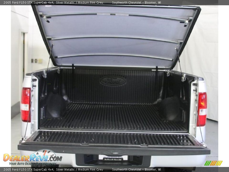 2005 Ford F150 STX SuperCab 4x4 Silver Metallic / Medium Flint Grey Photo #5