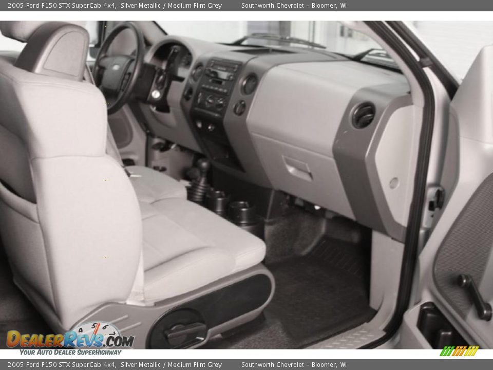 2005 Ford F150 STX SuperCab 4x4 Silver Metallic / Medium Flint Grey Photo #6