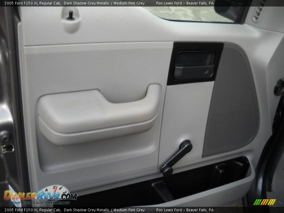 2005 Ford F150 XL Regular Cab Dark Shadow Grey Metallic / Medium Flint Grey Photo #6