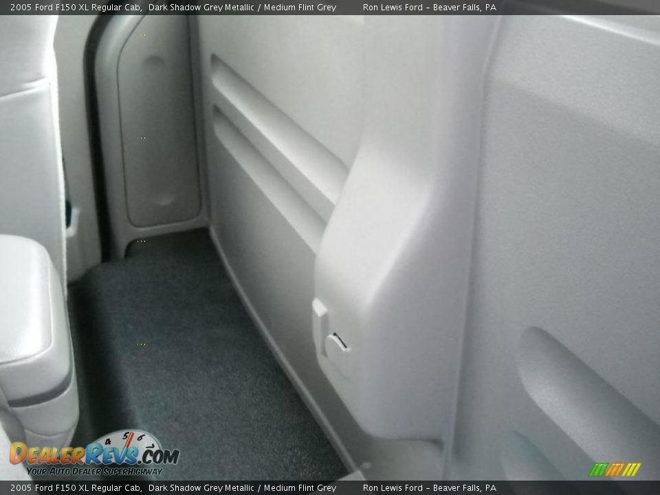 2005 Ford F150 XL Regular Cab Dark Shadow Grey Metallic / Medium Flint Grey Photo #12