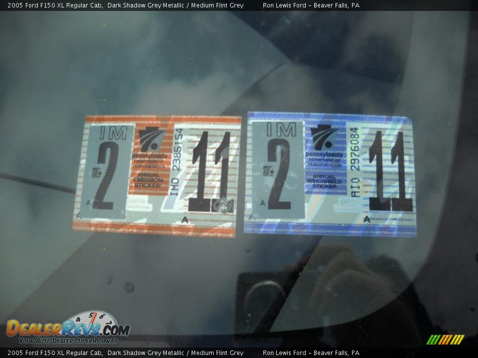 2005 Ford F150 XL Regular Cab Dark Shadow Grey Metallic / Medium Flint Grey Photo #15