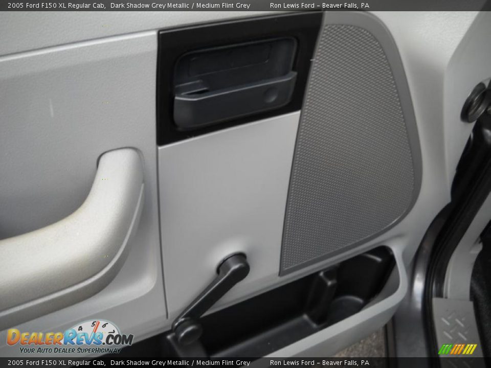 2005 Ford F150 XL Regular Cab Dark Shadow Grey Metallic / Medium Flint Grey Photo #21