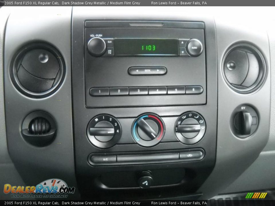 2005 Ford F150 XL Regular Cab Dark Shadow Grey Metallic / Medium Flint Grey Photo #22