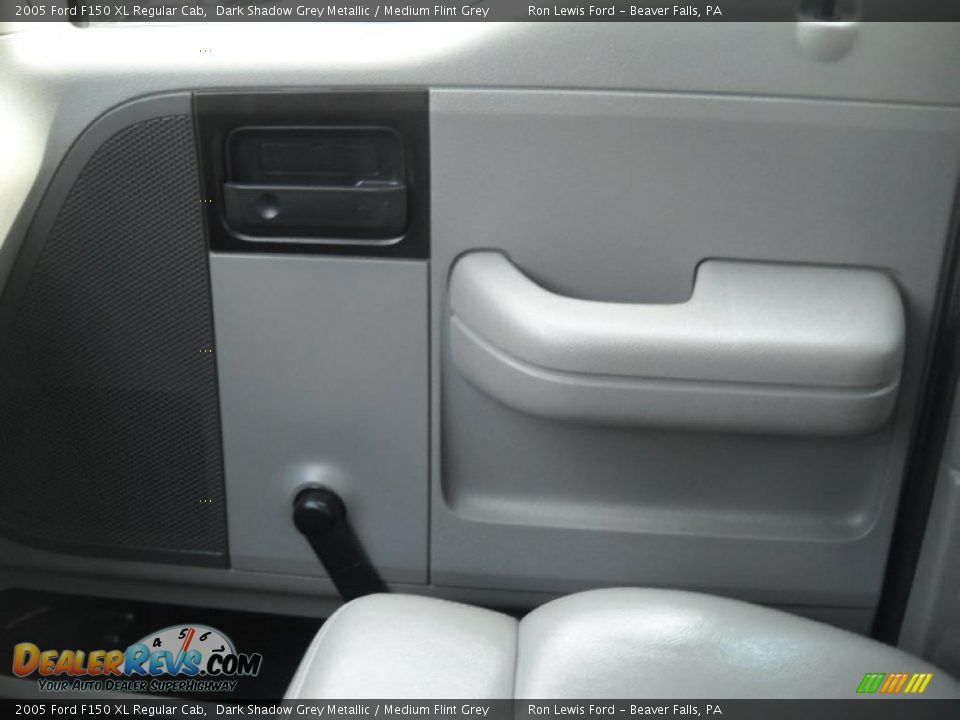 2005 Ford F150 XL Regular Cab Dark Shadow Grey Metallic / Medium Flint Grey Photo #23