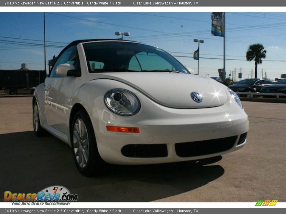 2010 Volkswagen New Beetle 2.5 Convertible Candy White / Black Photo #2