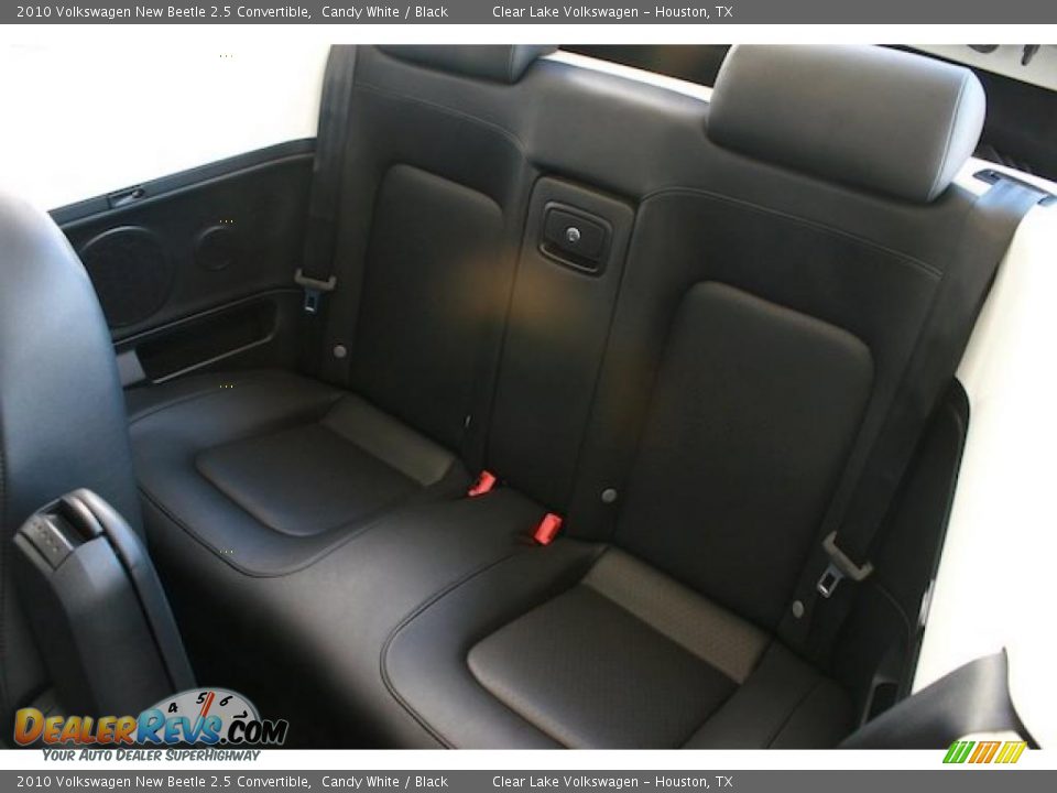 2010 Volkswagen New Beetle 2.5 Convertible Candy White / Black Photo #20