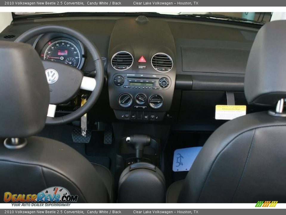 2010 Volkswagen New Beetle 2.5 Convertible Candy White / Black Photo #21