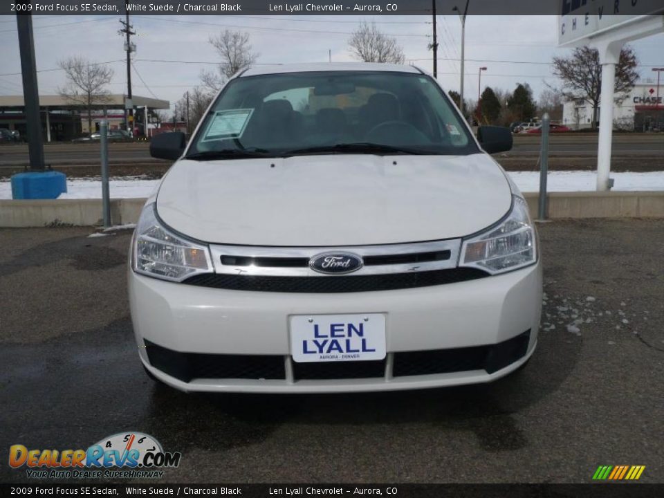 2009 Ford Focus SE Sedan White Suede / Charcoal Black Photo #2