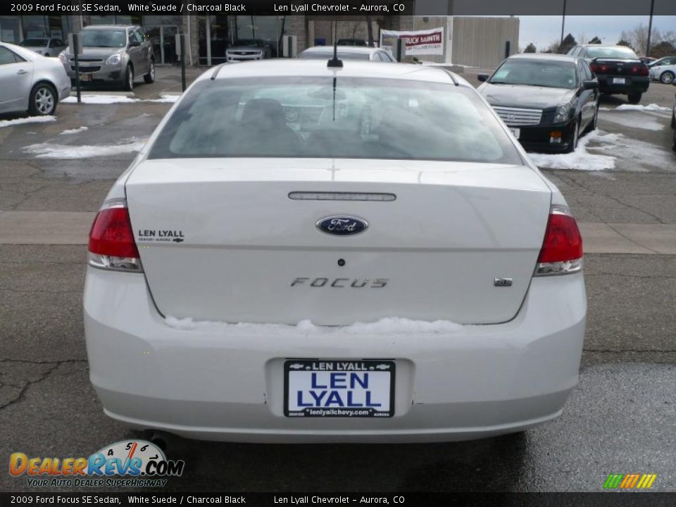 2009 Ford Focus SE Sedan White Suede / Charcoal Black Photo #5