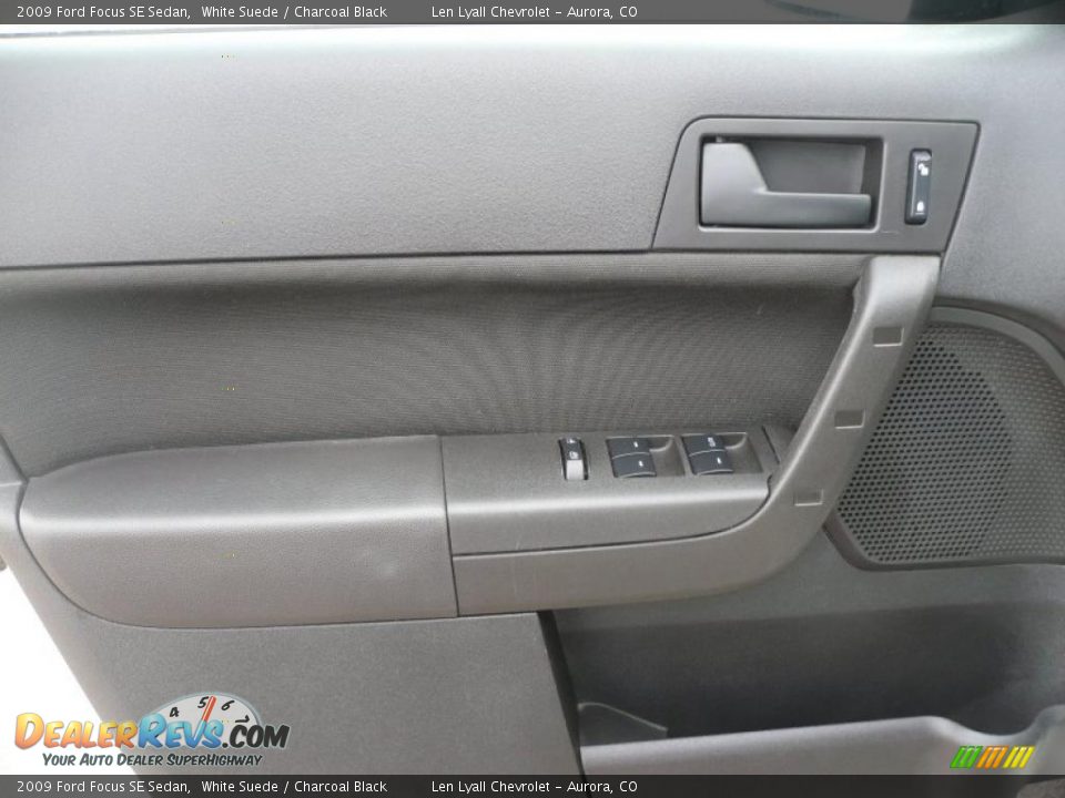 2009 Ford Focus SE Sedan White Suede / Charcoal Black Photo #7