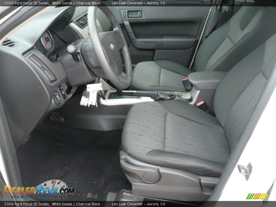 2009 Ford Focus SE Sedan White Suede / Charcoal Black Photo #9