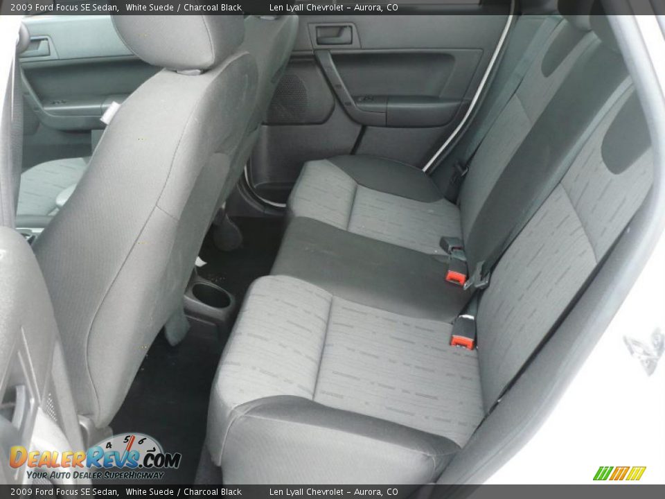 2009 Ford Focus SE Sedan White Suede / Charcoal Black Photo #10
