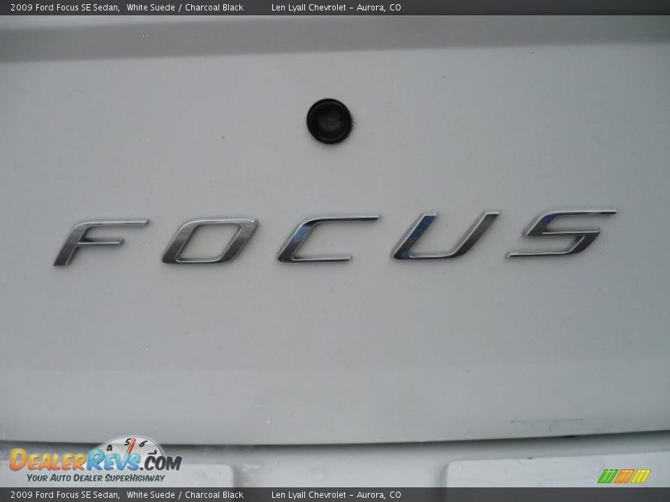 2009 Ford Focus SE Sedan White Suede / Charcoal Black Photo #12