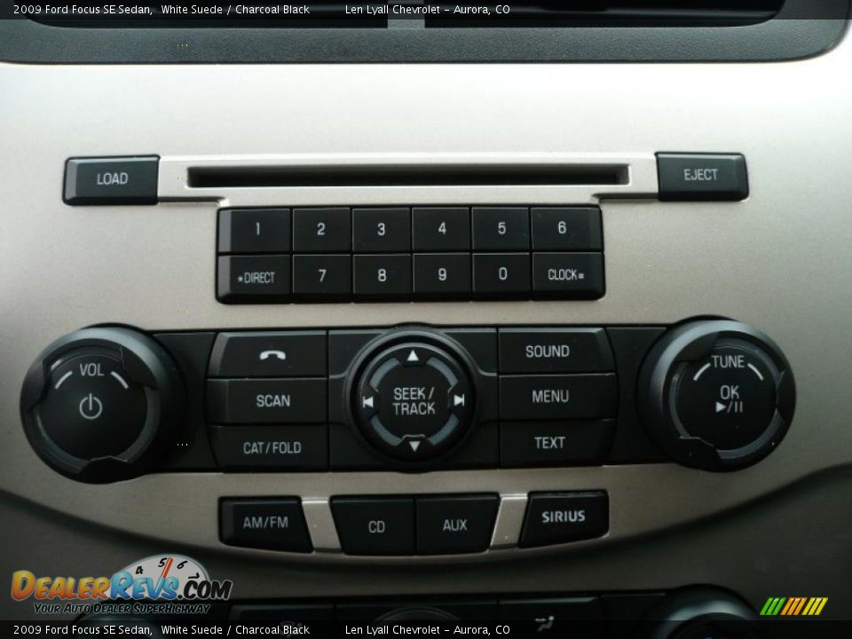 2009 Ford Focus SE Sedan White Suede / Charcoal Black Photo #21