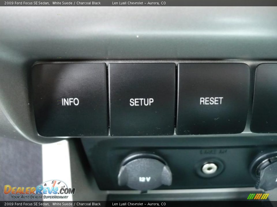 2009 Ford Focus SE Sedan White Suede / Charcoal Black Photo #23